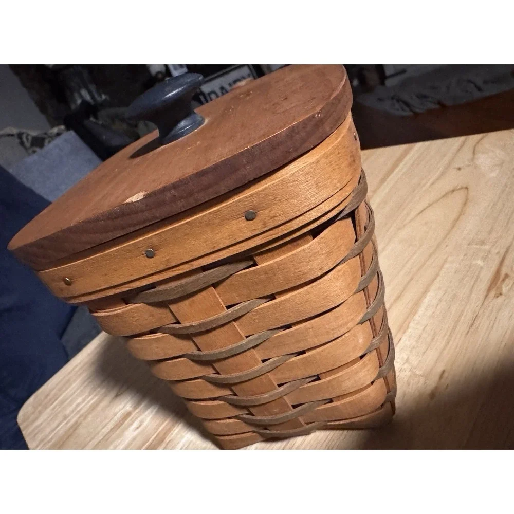 Vtg Longaberger Wood Handwoven 1999 Basket brown basket with lid Liner Marked